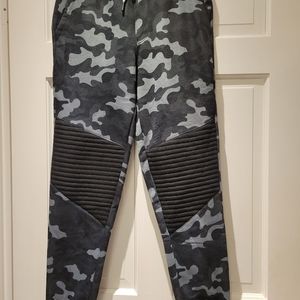 NWOT TAPOUT JOGGERS